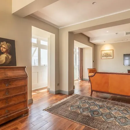 Stylish With Spectacular Views *