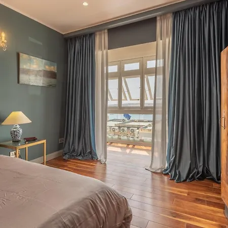 Stylish With Spectacular Views Appartamento