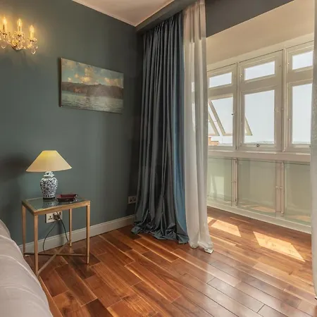 Stylish With Spectacular Views *