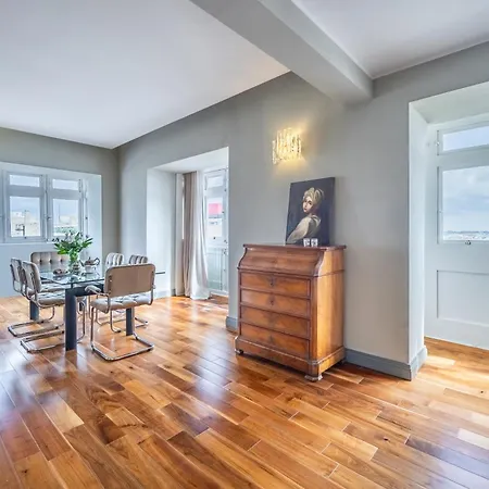 Apartment Stylish With Spectacular Views